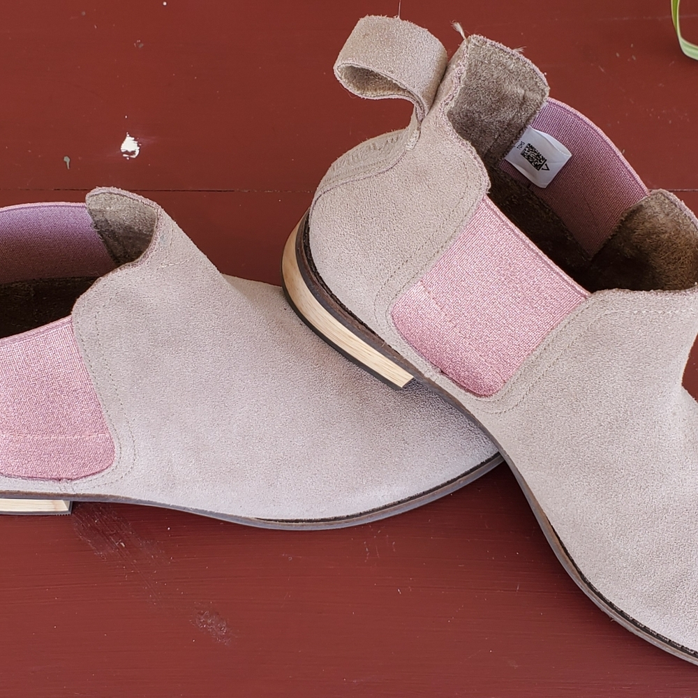 Tom's Ella Tan/Pink Booties Size 7